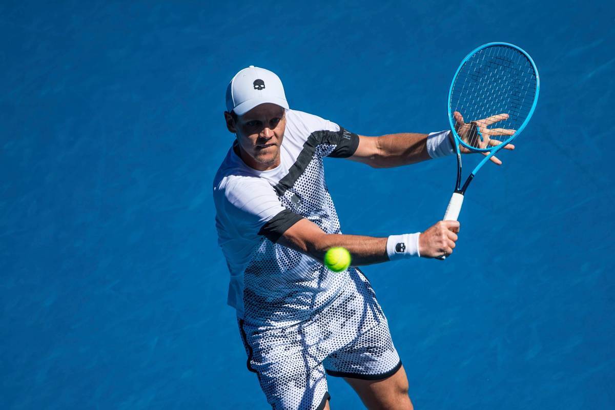 德罗巴与90激战加拿大队分钟，战术调整胜负难料！，费德勒焦点对战赛场气氛高涨