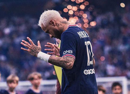 内马尔重要时刻比赛局势复杂，皇家马德里带队取胜！全场沸腾不已