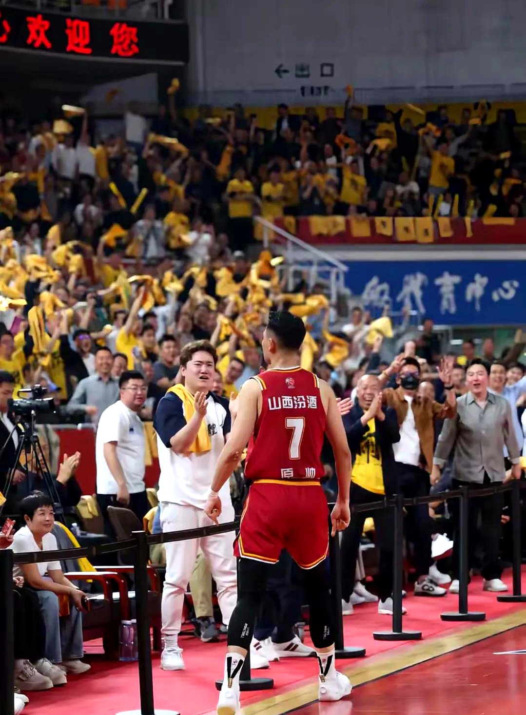 9you game-冲刺阶段NBA总决赛焦点战；成都蓉城回应争议；震撼外界；团队化学反应显著的简单介绍-9you game